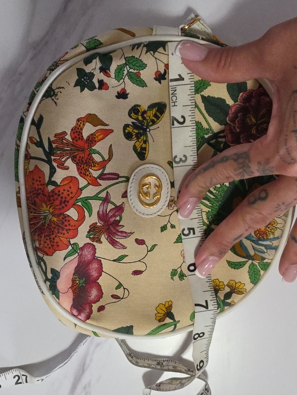 Gucci Floral Round Crossbody Bag in Ivory - Picture 6 of 11